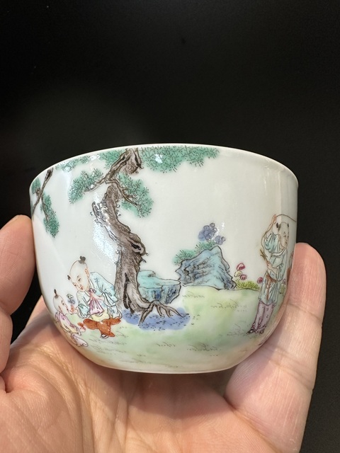古玩陶瓷當代·粉彩嬰戲紋臥足杯 真品鑒賞圖