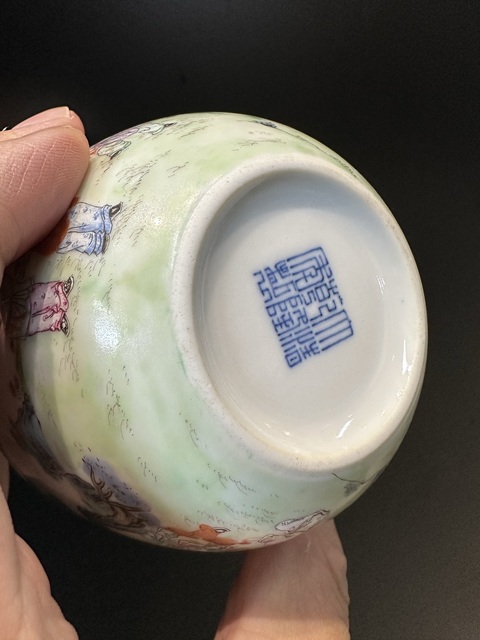 古玩陶瓷當代·粉彩嬰戲紋臥足杯 真品鑒賞圖