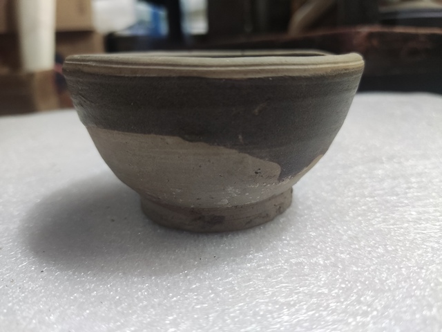 古玩陶瓷褐釉茶碗真品鑒賞圖