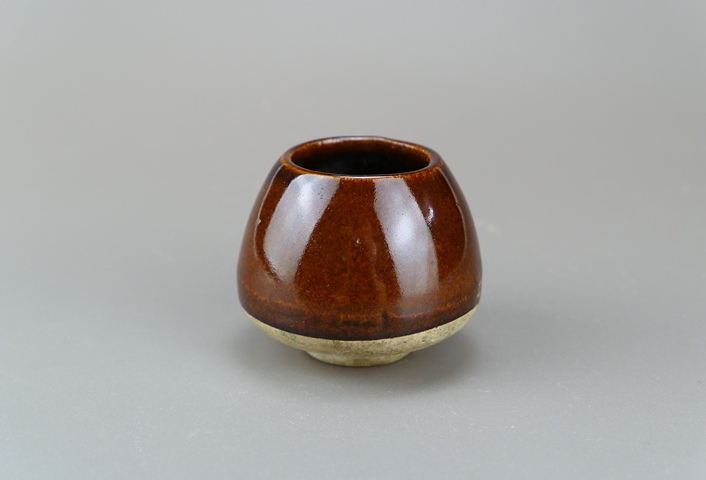 古玩陶瓷紫金釉雞心罐真品鑒賞圖