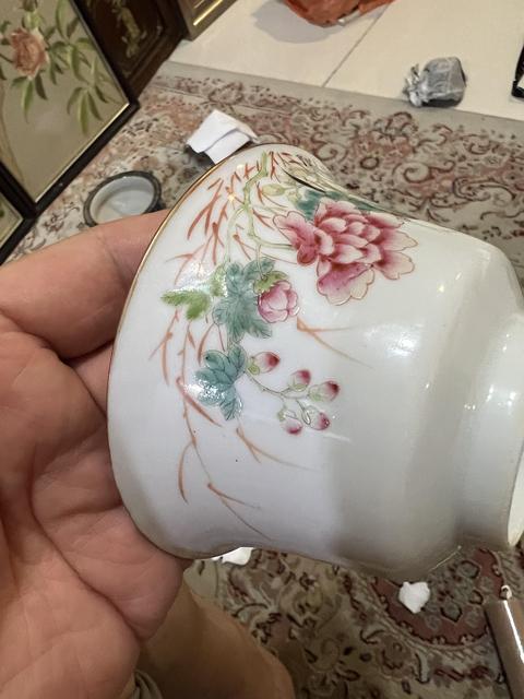 古玩陶瓷粉彩花卉紋茶碗真品鑒賞圖