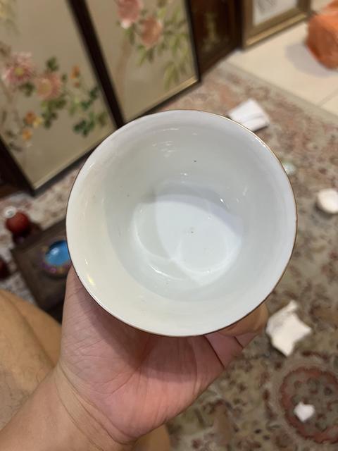 古玩陶瓷粉彩花卉紋茶碗真品鑒賞圖