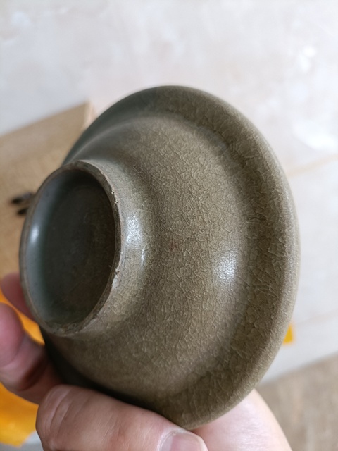古玩陶瓷龍泉青瓷菊瓣折沿洗真品鑒賞圖