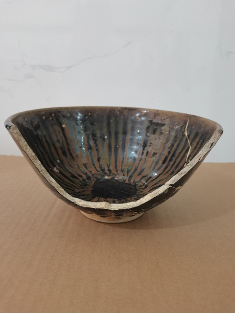 古玩陶瓷磁州窯鐵銹紅條紋碗拍賣,當前價格0元