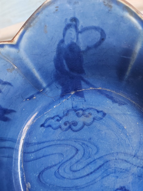 古玩陶瓷藍上藍品種八仙人物花口碗真品鑒賞圖