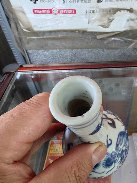 古玩陶瓷青花龍紋長頸瓶真品鑒賞圖