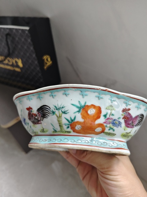大雞圖粉彩貢碗拍賣，當前價格520元