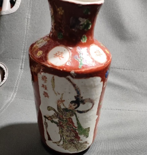 古玩陶瓷彩繪人物紋撇口瓶真品鑒賞圖