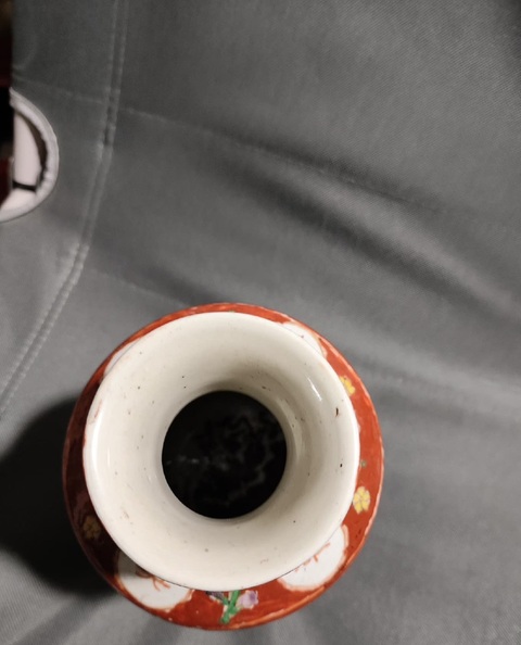 古玩陶瓷彩繪人物紋撇口瓶真品鑒賞圖