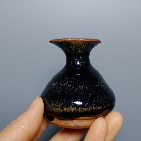 古玩陶瓷明代,磁州窯小瓷瓶拍賣,當(dāng)前價(jià)格388元