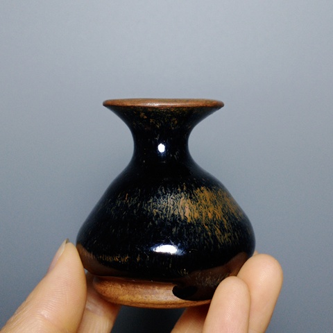 古玩陶瓷明代,磁州窯小瓷瓶拍賣,當(dāng)前價(jià)格388元