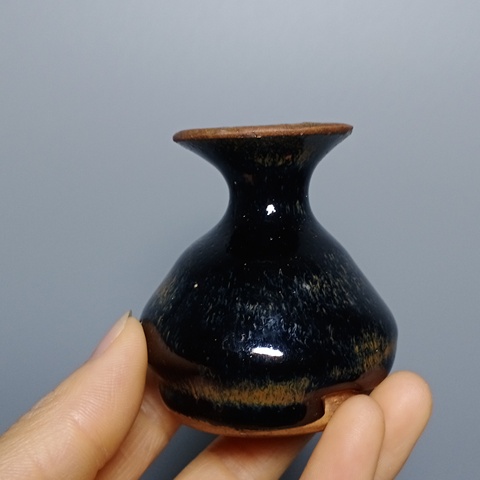 古玩陶瓷明代,磁州窯小瓷瓶拍賣,當(dāng)前價(jià)格388元