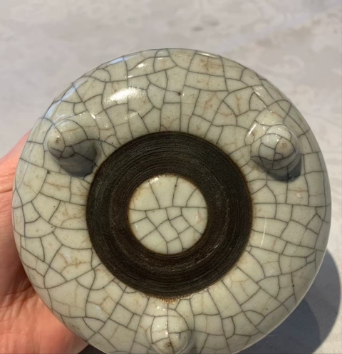 古玩陶瓷哥窯香爐真品鑒賞圖
