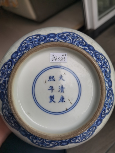 古玩陶瓷青花蝴蝶花卉紋膽瓶真品鑒賞圖