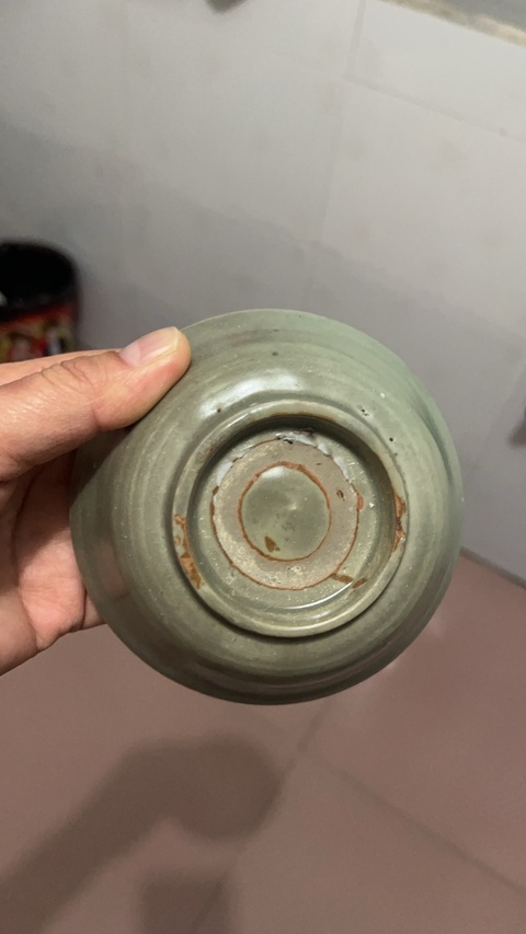 古玩陶瓷龍泉青瓷印花碗真品鑒賞圖