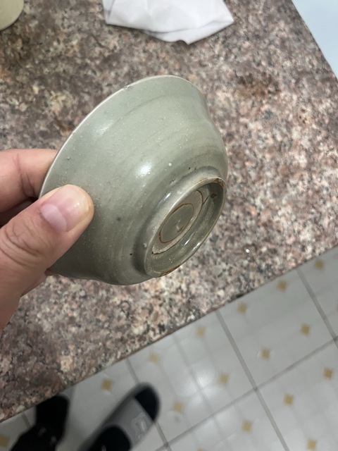古玩陶瓷龍泉青瓷印花碗真品鑒賞圖