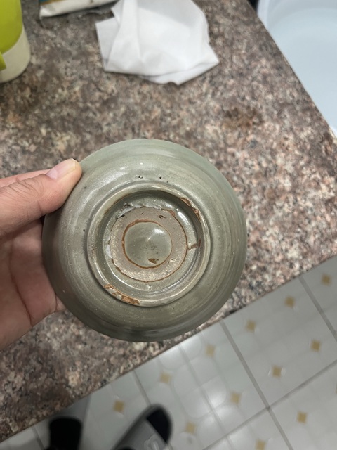 古玩陶瓷龍泉青瓷印花碗真品鑒賞圖