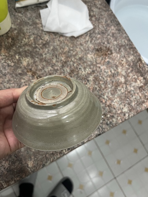 古玩陶瓷龍泉青瓷印花碗真品鑒賞圖