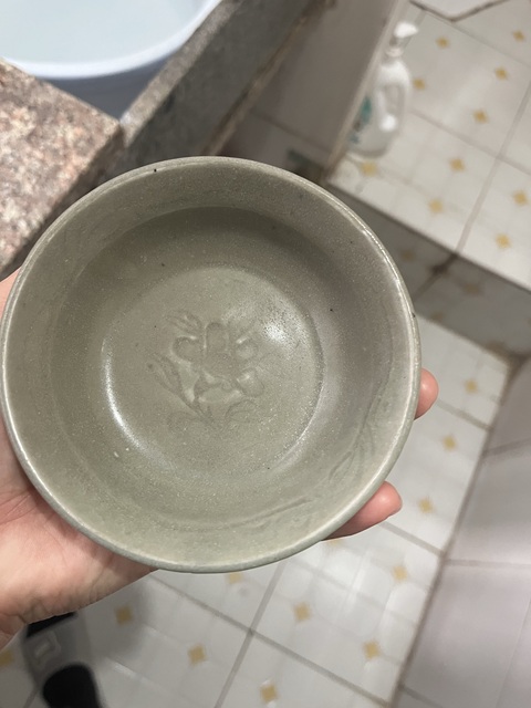 古玩陶瓷龍泉青瓷印花碗真品鑒賞圖