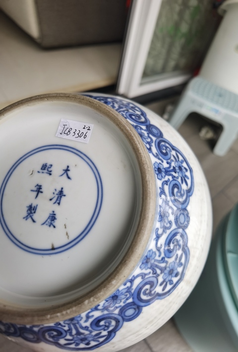 古玩陶瓷青花花蝶紋膽瓶真品鑒賞圖