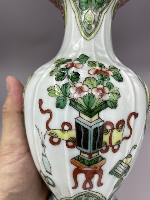 古玩陶瓷晚清時期·五彩花卉博古紋瓜棱洗口瓶拍賣，當前價格4777元