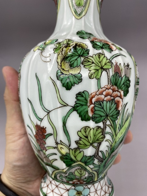 古玩陶瓷晚清時期·五彩花卉博古紋瓜棱洗口瓶拍賣，當前價格4777元