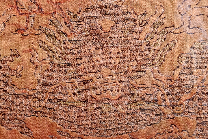 古玩雜項【0起】清?織造局造正龍海水江崖刺繡掛屏一對拍賣，當前價格188元
