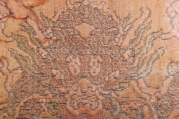 古玩雜項【0起】清?織造局造正龍海水江崖刺繡掛屏一對拍賣，當前價格188元