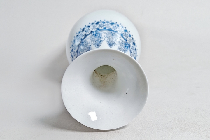 古玩陶瓷粉彩山水人物柳葉瓶拍賣,當前價格1000元