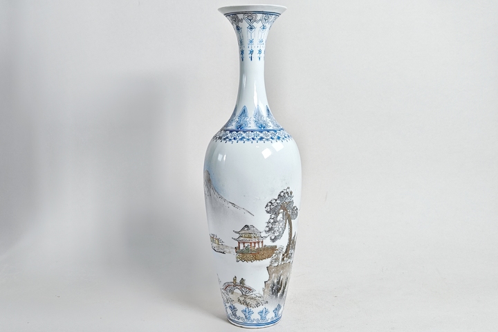 古玩陶瓷粉彩山水人物柳葉瓶拍賣,當前價格1000元