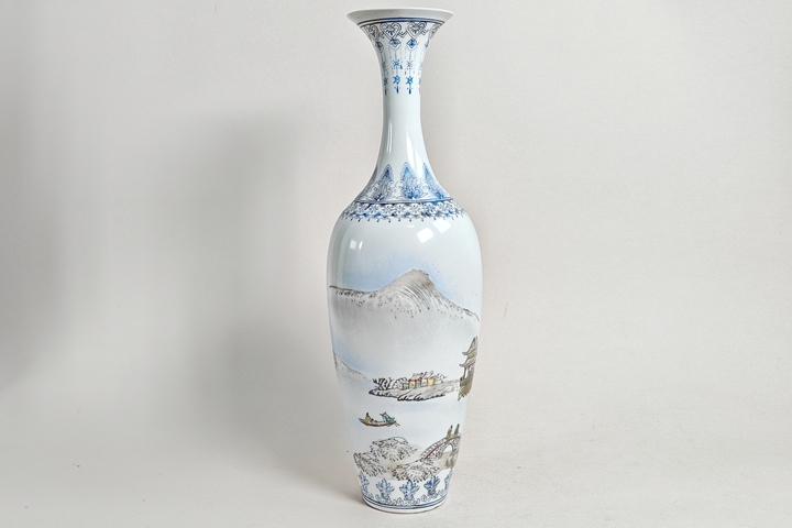 古玩陶瓷粉彩山水人物柳葉瓶拍賣,當前價格1000元