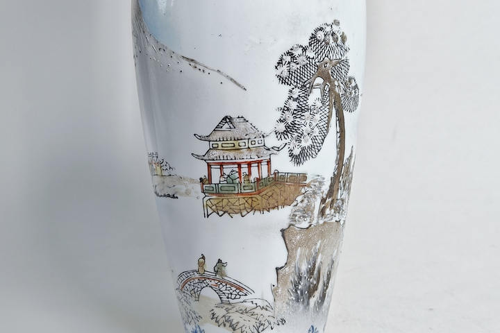 古玩陶瓷粉彩山水人物柳葉瓶拍賣,當前價格1000元