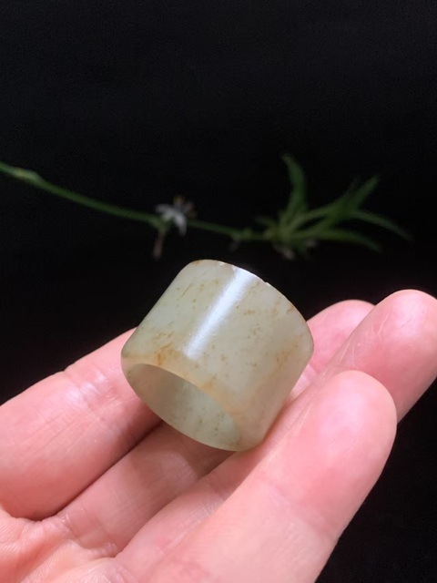 古玩玉器清代和田玉雕“素紋扳指”拍賣，當前價格8500元