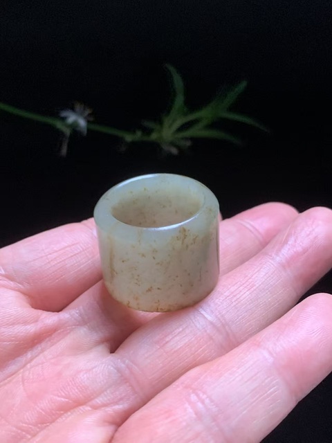 古玩玉器清代和田玉雕“素紋扳指”拍賣，當前價格8500元