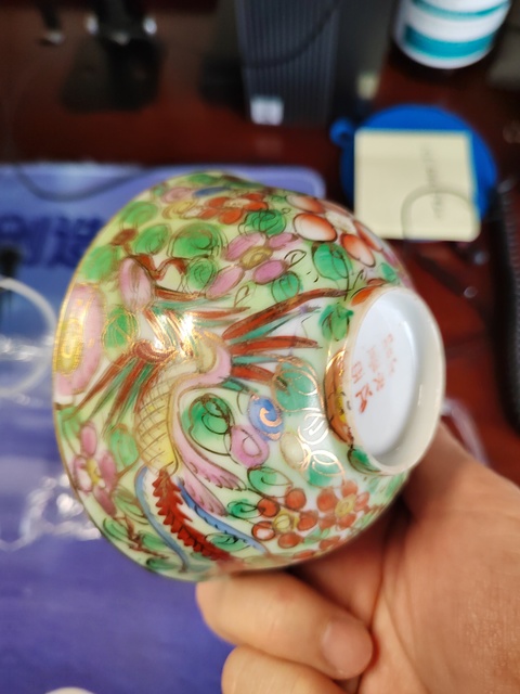 古玩陶瓷粉彩龍鳳紋茶碗真品鑒賞圖