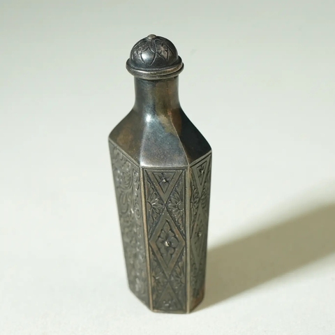 古玩銅器鼻煙壺真品鑒賞圖