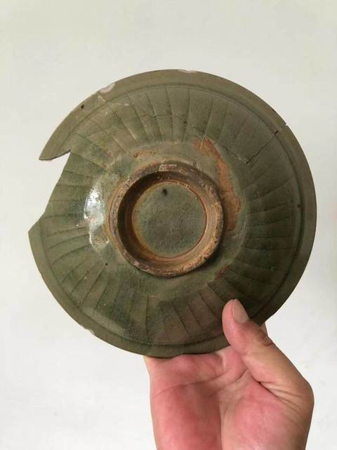 古玩陶瓷耀州窯青釉刻花盤真品鑒賞圖
