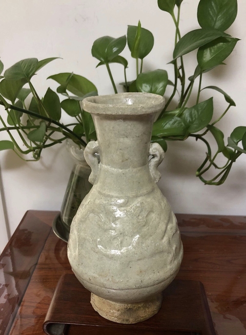 古玩陶瓷青白釉模印龍紋雙耳瓶真品鑒賞圖