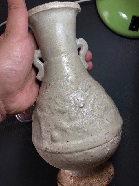 古玩陶瓷青白釉模印龍紋雙耳瓶真品鑒賞圖