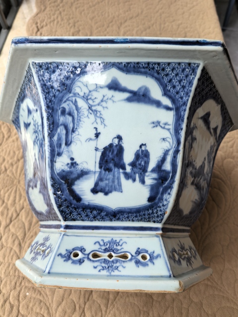 古玩陶瓷清中早·青花高士人物紋六方花盆 真品鑒賞圖