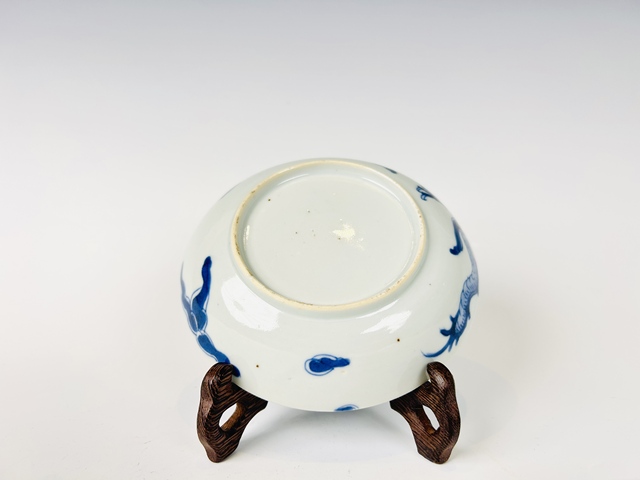 古玩陶瓷清早期·青花過墻龍紋盤拍賣，當前價格1888元
