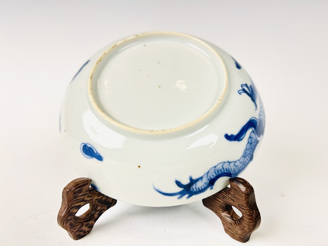 古玩陶瓷清早期·青花過墻龍紋盤拍賣，當前價格1888元
