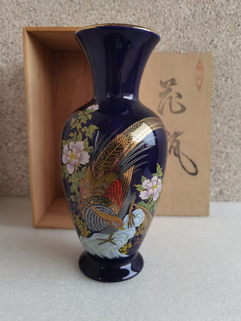 古玩陶瓷花鳥紋瓶拍賣,當(dāng)前價(jià)格450元