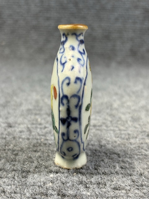 古玩陶瓷青花粉彩鼻煙壺拍賣,當前價格0元