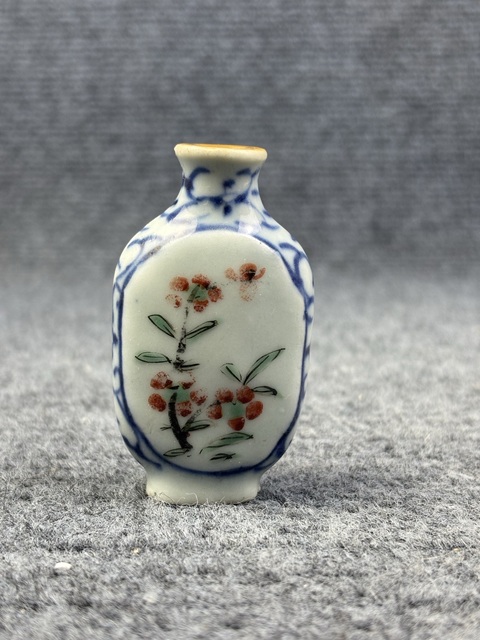 古玩陶瓷清中期?青花粉彩花卉紋鼻煙壺拍賣,當前價格826元