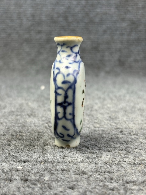 古玩陶瓷清中期?青花粉彩花卉紋鼻煙壺拍賣,當前價格826元