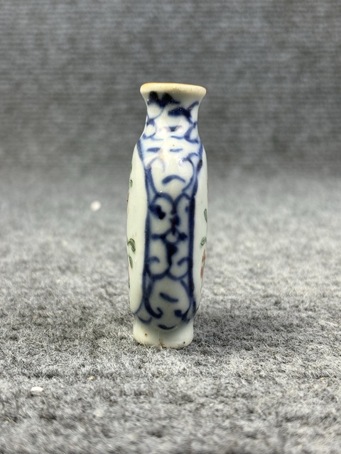 古玩陶瓷清中期?青花粉彩花卉紋鼻煙壺拍賣,當前價格826元
