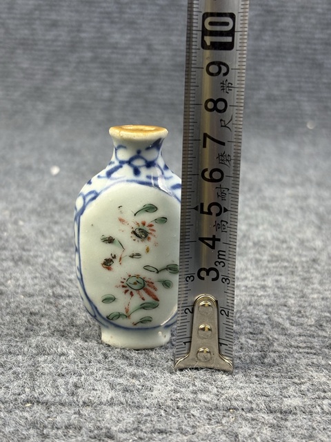 古玩陶瓷清中期?青花粉彩花卉紋鼻煙壺拍賣,當前價格826元