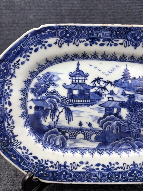 古玩陶瓷青花山水風(fēng)景紋盤(pán)拍賣(mài)，當(dāng)前價(jià)格744元