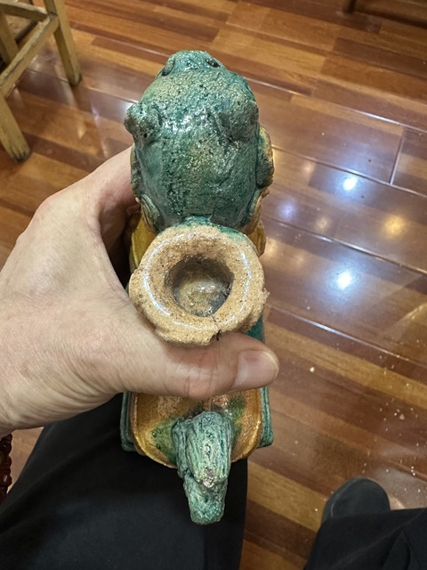 古玩陶瓷三彩瑞獸燭臺(tái)真品鑒賞圖